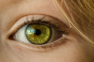 怎样治疗近视眼近视眼要注意什么好呢